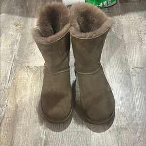 UGG Brown Winter Boots Ankle Height Suede